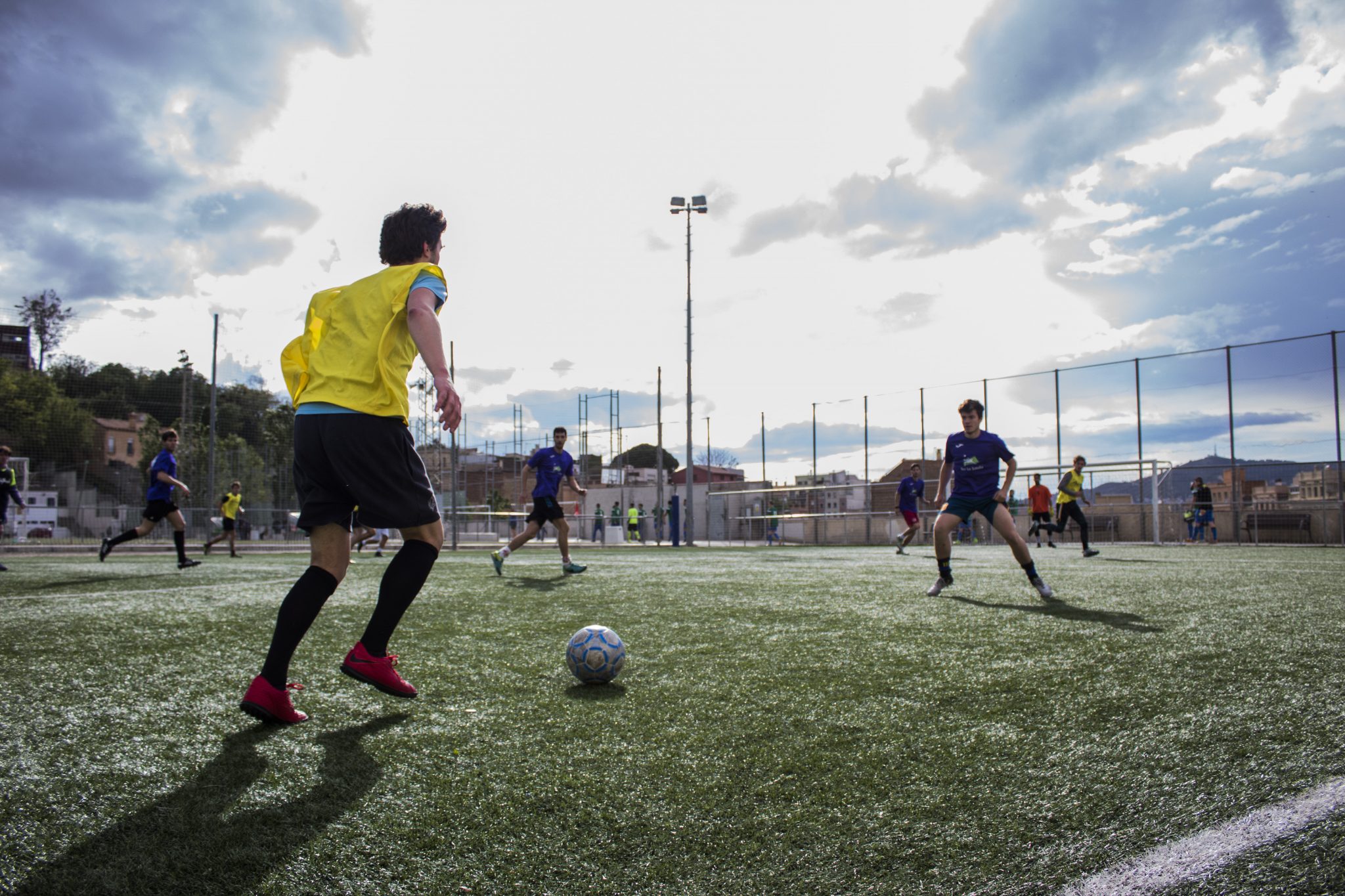 juega-al-futbol-en-barcelona-con-celebreak